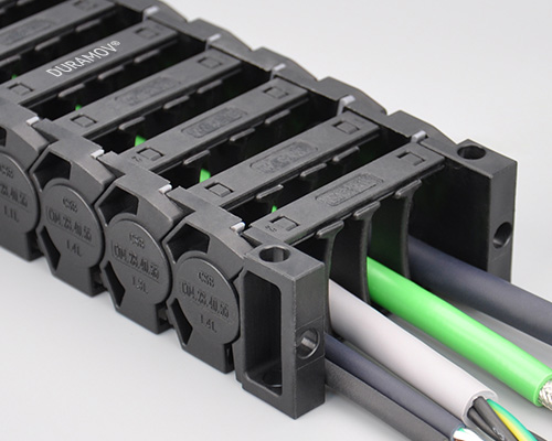 C04.28 Quiet cable carriers